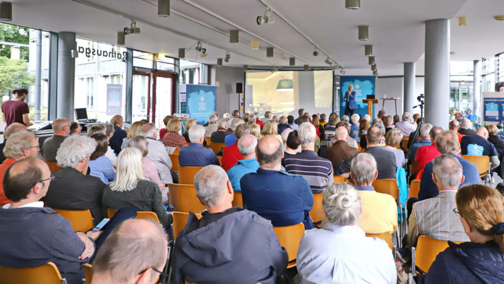 Voll besetztes Forum im Rathaus Kaarst anlässlich der Infoveranstaltung der SonneWindWende Bürger-Energie-Genossenschaft Kaarst-Korschenbroich, (C) Foto: SWW